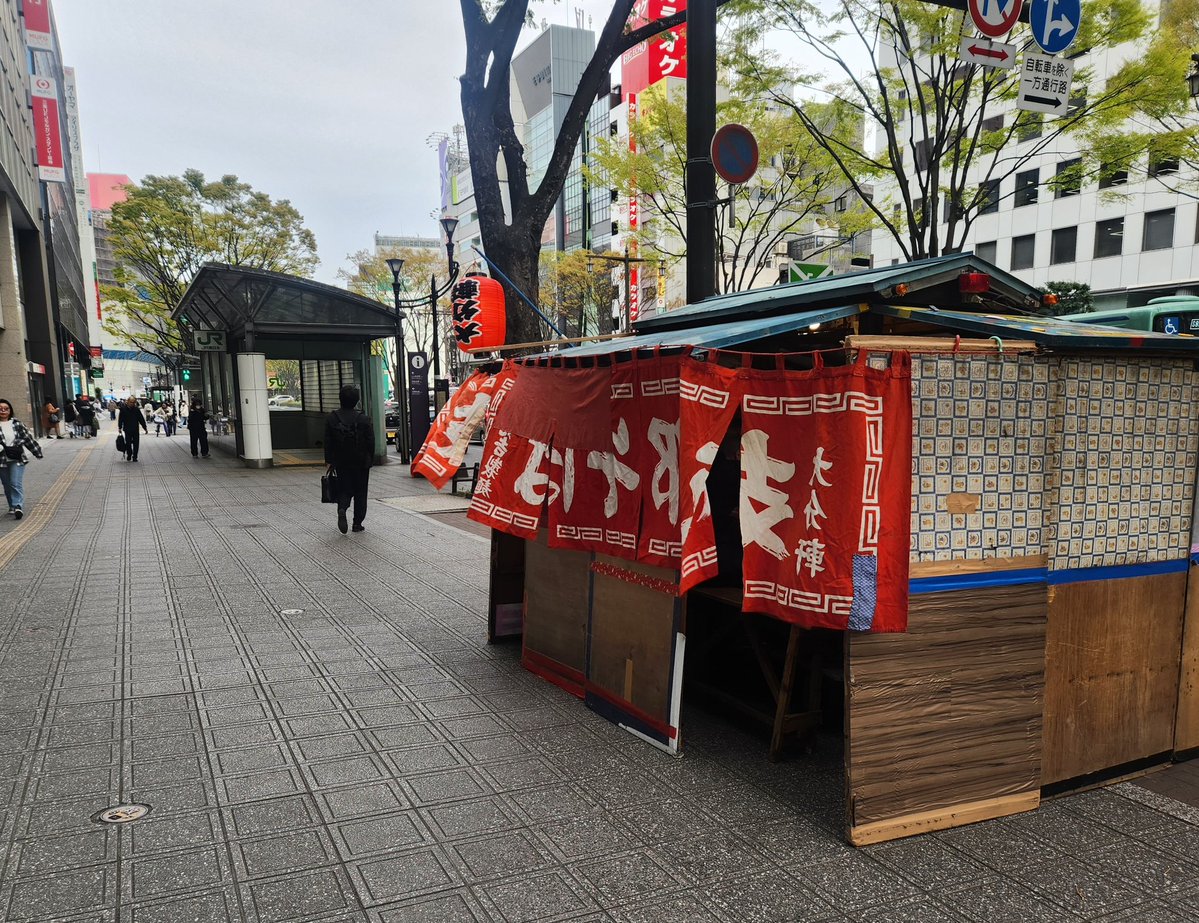 仙台は午後４時半。青葉通に屋台が出ました。