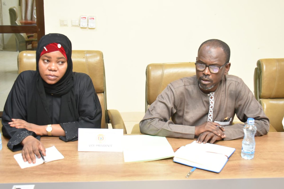 OmsTchad's tweet photo. 16 avril 2026 | Séance de travail fructueuse entre l’@OmsTchad et la Commission santé de l’Assemblée nationale du Tchad 🇹🇩.
Au cœur des échanges : l’organisation prochaine d’une journée d’information sur des thématiques prioritaires de santé et cadre législatif. https://t.co/HNkKonM4wY