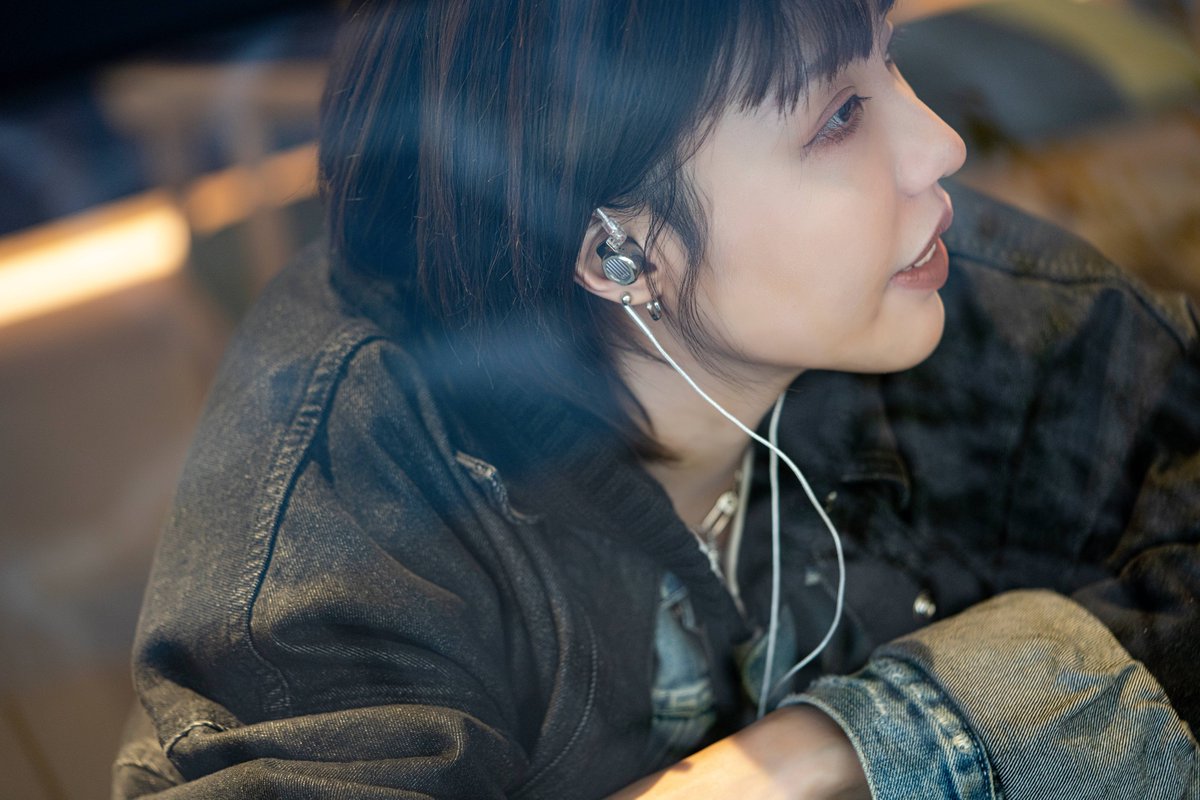 letshuoer's tweet image. Weekend’s coming! 🎉
Grab your stylish DX1 and head out—enjoy the views and your favorite tunes at the same time! 🎶
🔗 letshuoer.net/products/letsh…

#letshuoer #earphones #dx1 #weekendvibes #relaxwithmusic #HiFiLifestyle #musiclovers #audiogear #ImmersiveSound
