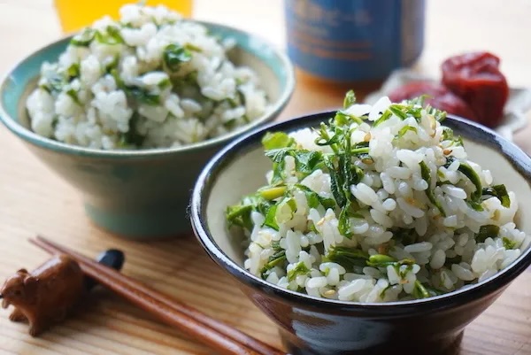 beergirl_net's tweet photo. タラの芽のほろ苦さは、ビール泥棒。

ごま油×しょうがを炒めて、香りがたったらタラの芽in。醤油を鍋肌からひと回し。
ごはんと混ぜたら、ヴァイツェンが進む味わい🍺

『タラの芽ごはん』
https://t.co/H4JqhW4p2B https://t.co/m1QfqTnGkk