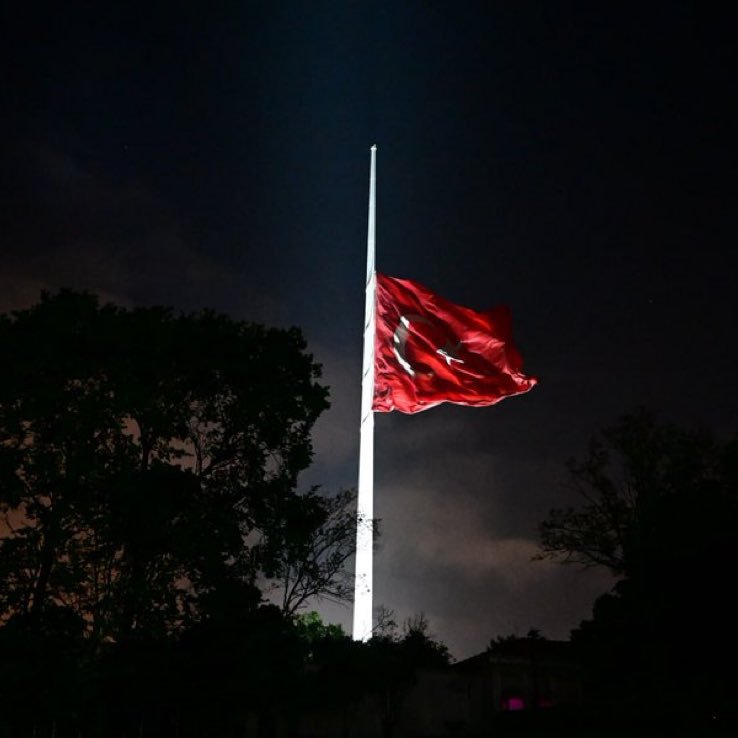 SİYAH SANCAK tweet media