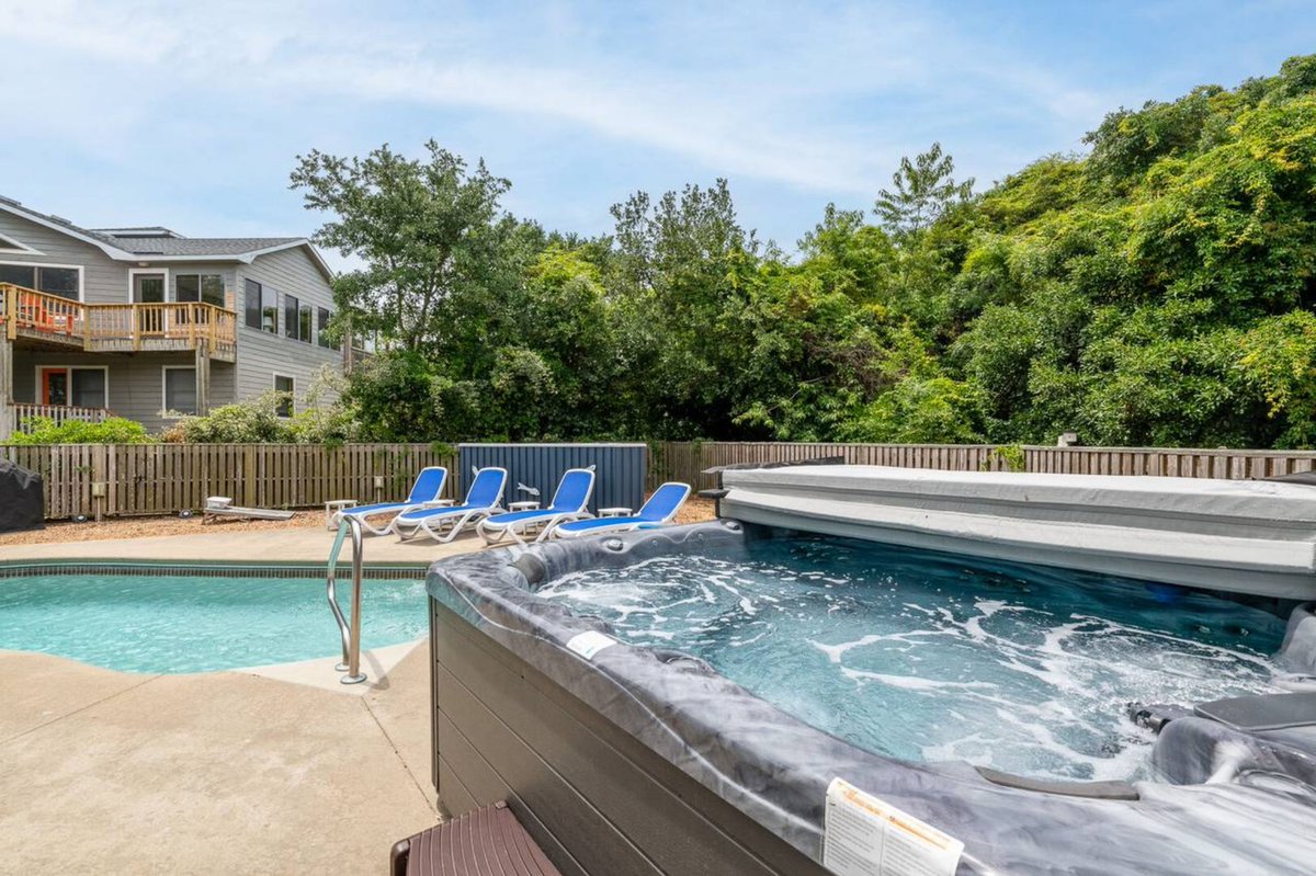 Beach Realty tweet media