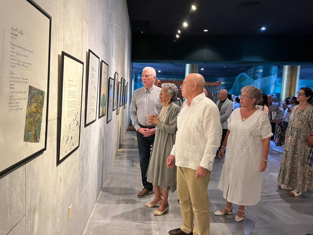 UNEAC_online's tweet image. 🎨"El canto de la Patria es nuestro canto" se titula la más reciente exposición de la Premio Nacional de Artes Plásticas y Heroína del Trabajo de la República de Cuba, vicepresidentade la UNEAC, Lesbia Vent Dumois.

#ArteFiel
#65Uneac
#CubaesCultura