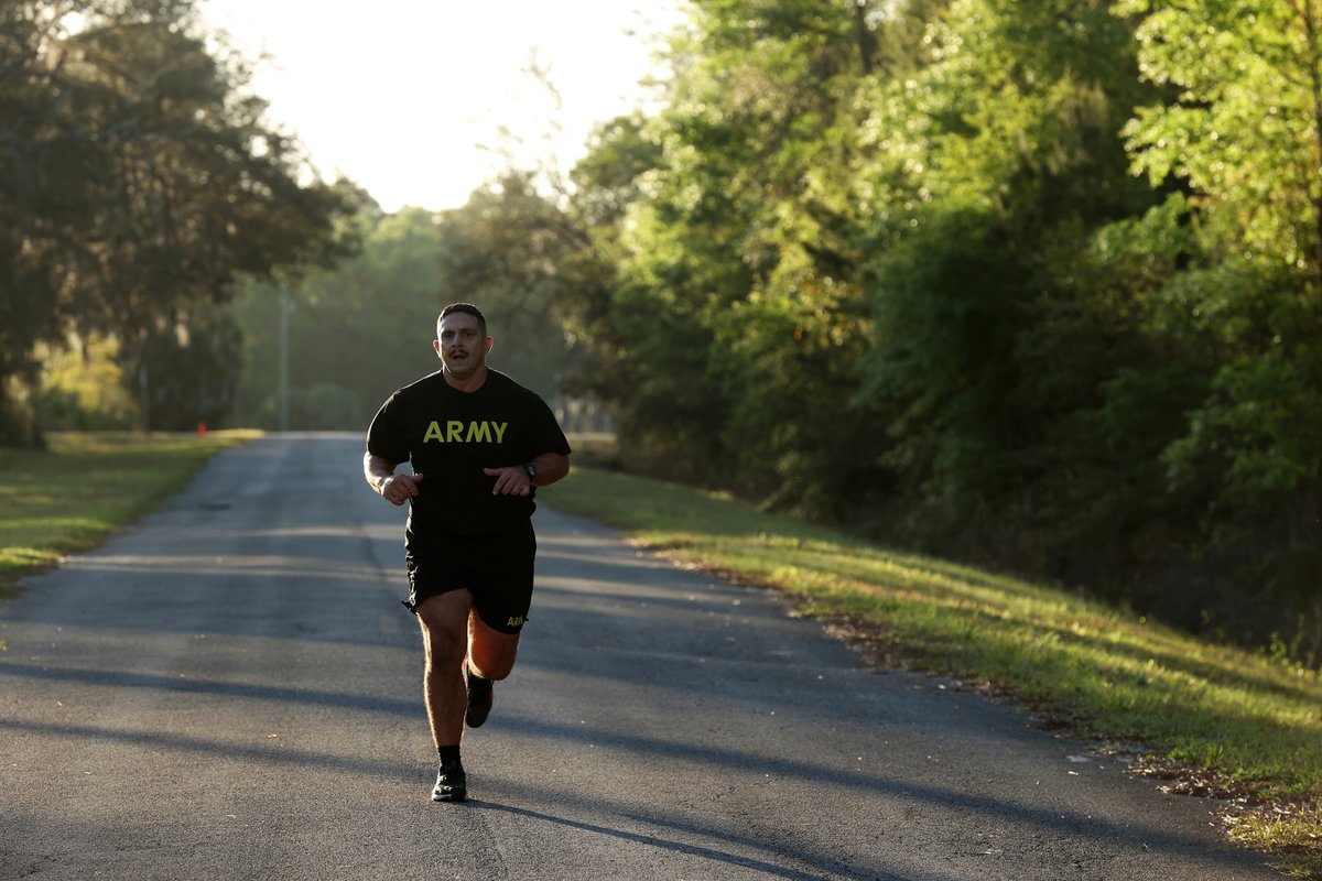 innationalguard's tweet image. Weekend challenge: try this three-move circuit—20 push-ups, 30 sit-ups, and a one-mile run at your best pace.

Drop your results in the comments.

The Indiana Army National Guard is looking for those willing to put in the work.

#INARNG #WorkoutChallenge #TrainHard