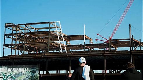 USouthFlorida's tweet image. Four #USF students are helping build the new 35,000-seat on-campus stadium, working as interns for Manhattan Construction!🤘

Learn more about how these exceptional Bulls are etching their names into USF history ➡️ bit.ly/4tQDta8