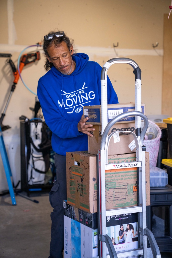 GoalLineMoving's tweet image. Take the stress out of move day. 📦 Our pro crew is ready to help you cross the finish line! Efficient, careful, and reliable moving services are just a click away.

Get a free quote here: goallinemoving.com

#MovingDay #GoalLineMoving #Relocation #ProMovers