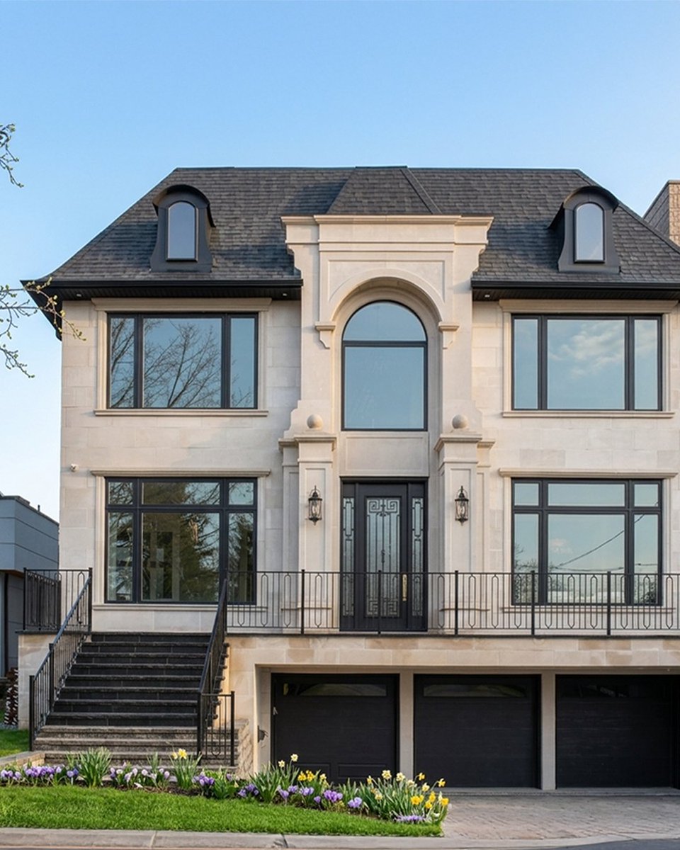 Window_City's tweet photo. Completed years ago, this stunning project by Mahzad Homes still delivers style and performance that outshine many new builds today — a clear reminder that quality windows and doors are a long-term investment that pays off.

#WindowCity #Luxuryhome https://t.co/nHysc5SqPt