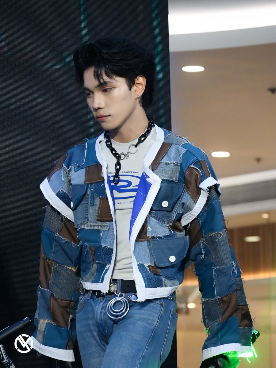 [📸] #JOM_UPDATES

New:ID JOM at ASEAN-KOREA Music Festival Round Village

📍Quantom Skyview, Gateway Mall 2
📆 04.14.2026 

Photos by <a href="/heyy_Echo/">ECHO</a> 

NEWID HEATS UP ROUND VILLAGE
#NEWIDxROUND2026 #ROUND2026 #NEWID_JOM #New_ID <a href="/official_newID/">New:ID OFFICIAL</a>