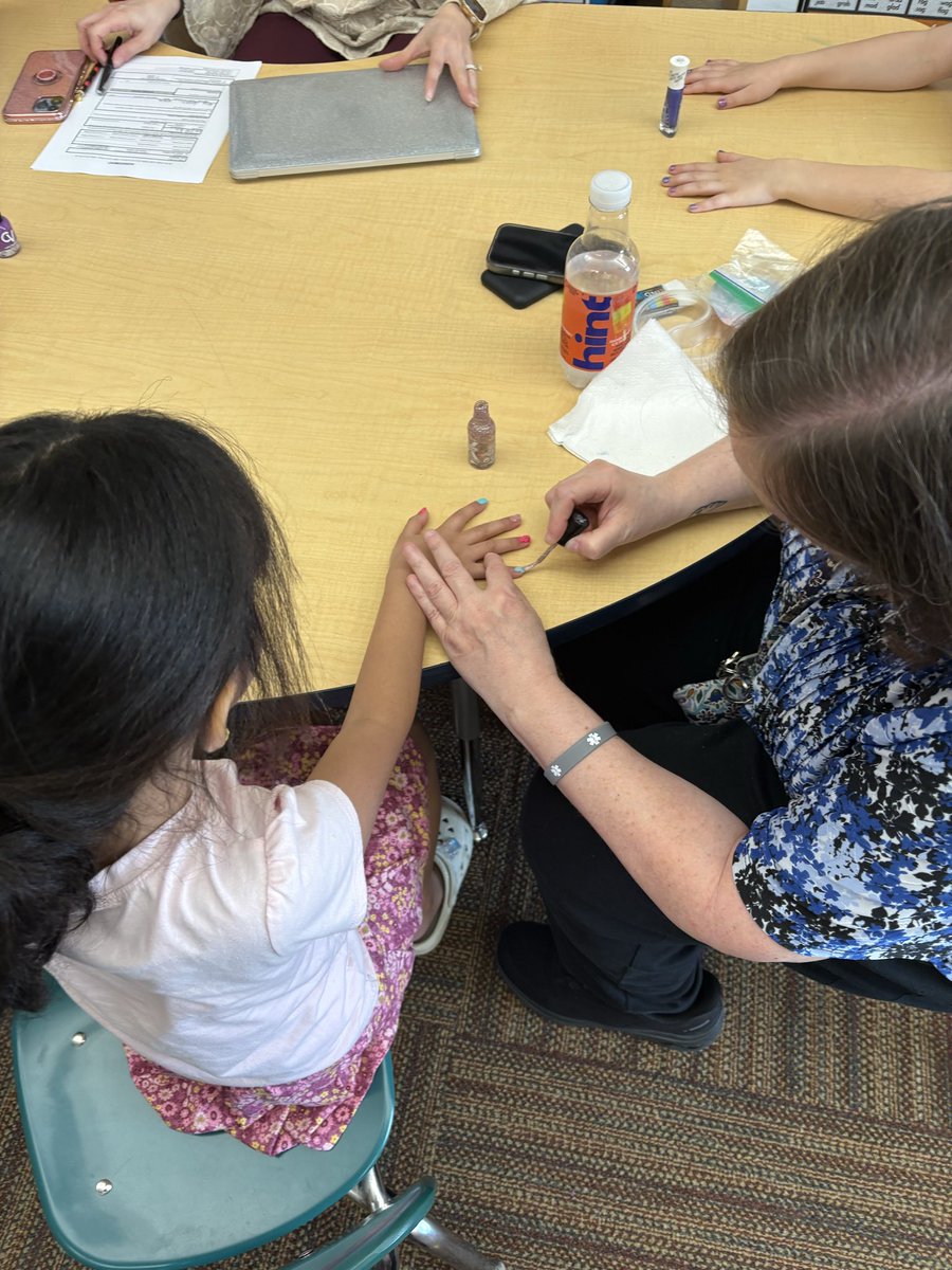 LingleAveElem's tweet image. Cougar Cash was well spent by these students!  #PBIS #CougarCash