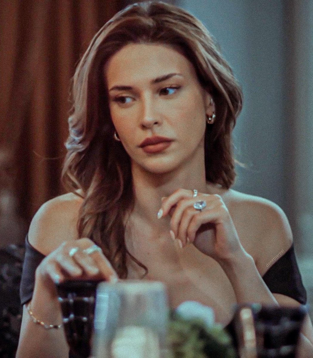 Lulu20121's tweet image. جيلان متمرده مو شخصيه عادية حتى تستلم لواقعها وتقنع نفسها تحب بوزو .. 
قلبها ينتمي لعلي وبوزو يضل مافيا 🚩
بوزو وعايلته مايستحقون التعاطف عادي عندهم شباب يموتون بالمخدرات المهم  مو اتراك 
ويكونون ثروه ويعيشون في رفاهيه على حساب اذية غيرهم ..
 #ceylan
 #bozcey #yeraltı