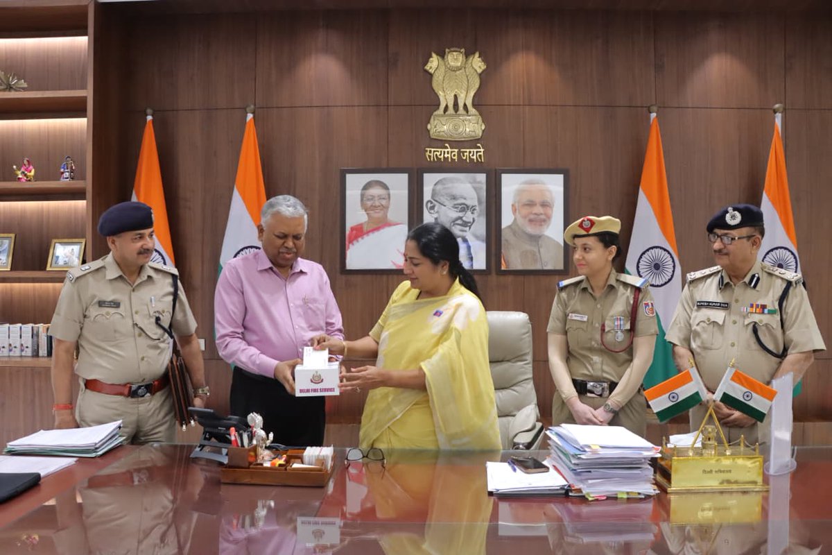 Delhi Fire Service tweet media