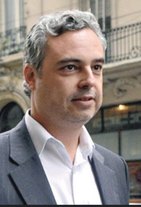 solotaladroo's tweet photo. Más allá de la pésima gestión de Mariotto, hoy pensaba q será de la vida de esta rata. Seguro disfrutando los millones que se afano. Y que barata la saco, no da explicaciones, no va en cana. Se guarda y listo. Total, Banfield fundido y en ruinas, lo padecemos los hinchas. Lacra. https://t.co/WppdAgmTgk