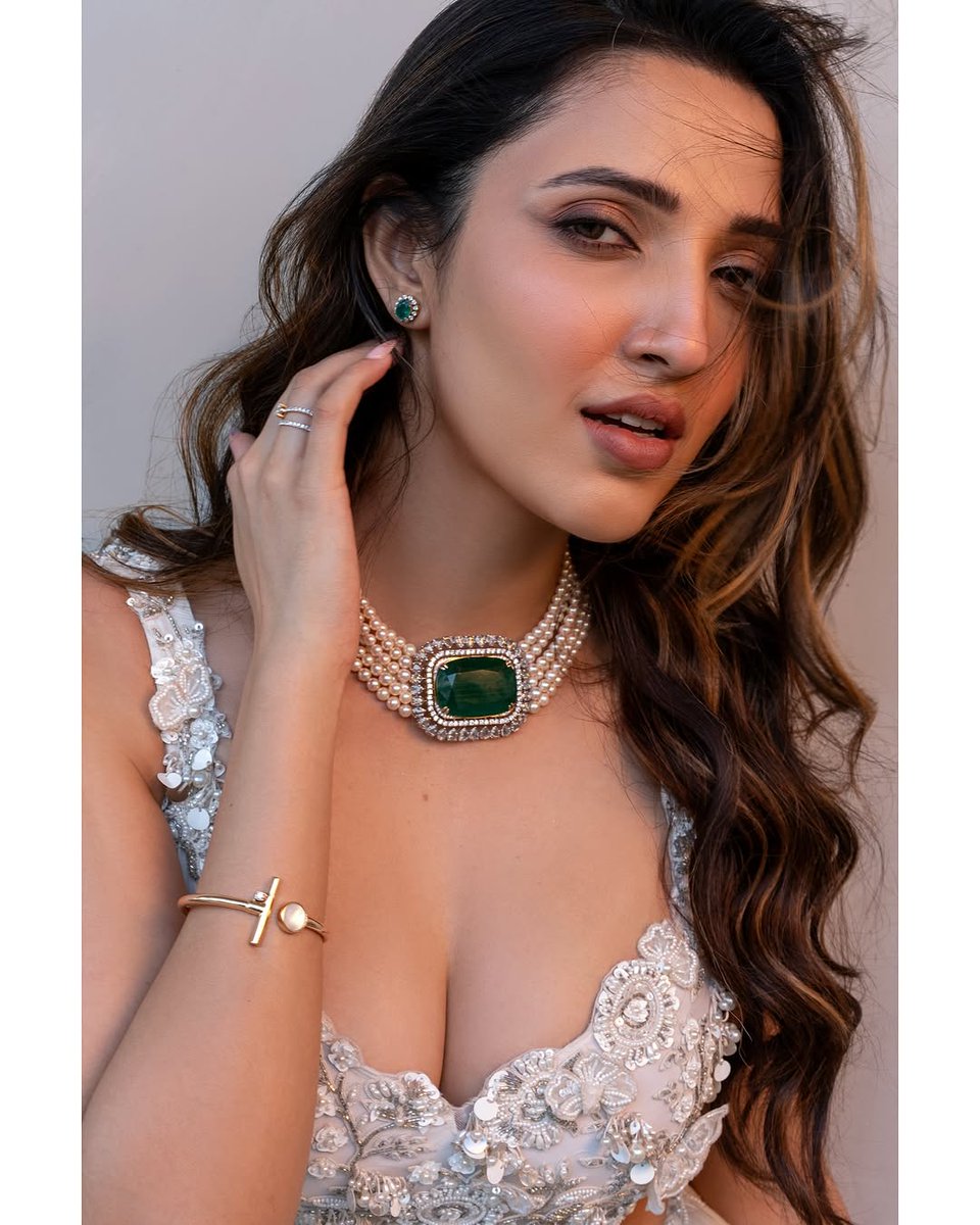 MoviesUpdatez's tweet image. #FlashbackFriday

Dripping in pearls and elegance, @iamnehashetty has us completely spellbound!!🤍🔥

#NehaShetty