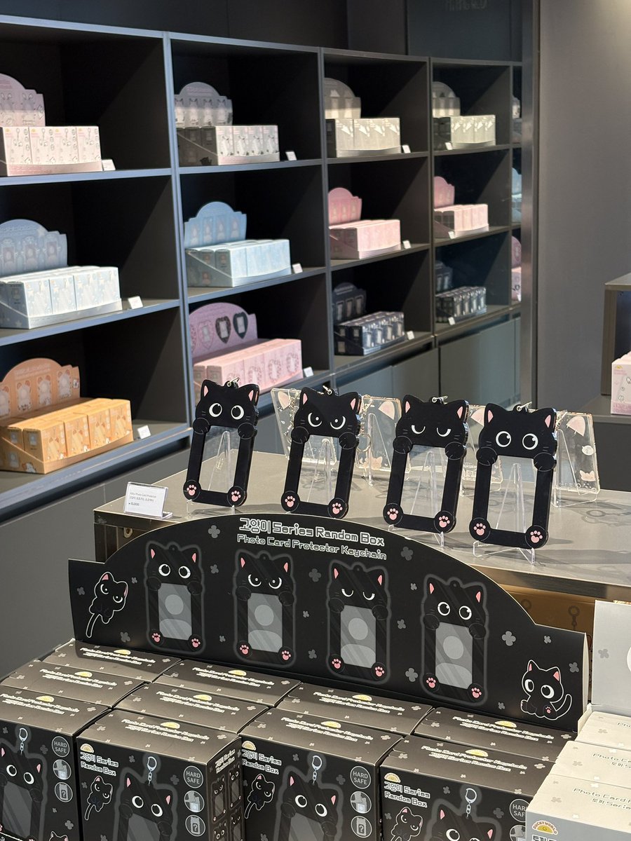 I WANT 😭😭😭😭😭