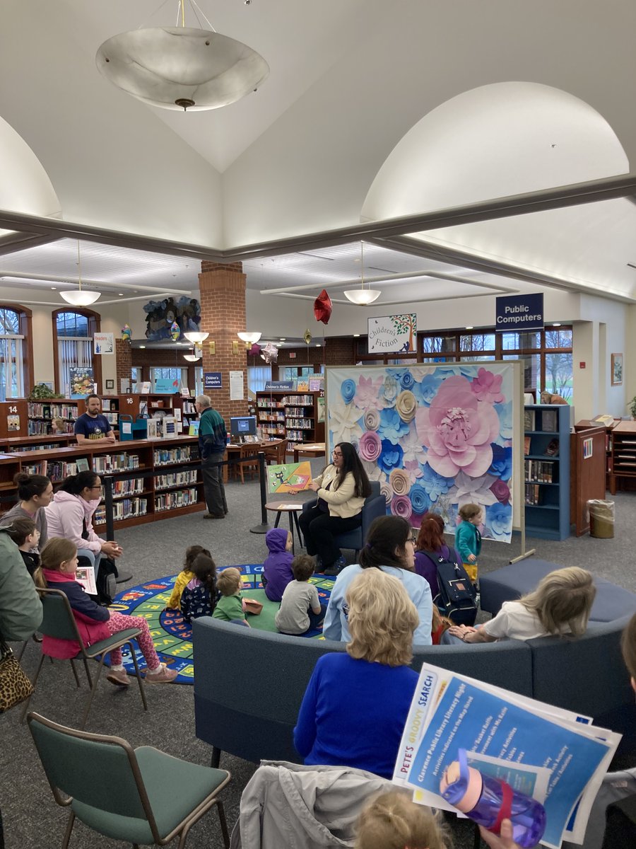 Clarence_FSC's tweet photo. We were proud to participate in Family Literacy Night yesterday hosted by our amazing friends at the Clarence Public Library!

A big thanks also goes to @WNYEdAlliance for ensuring that Buffalo Sabres' Sabretooth could make an appearance!
#ClarenceProud https://t.co/nOJDrmrBHn