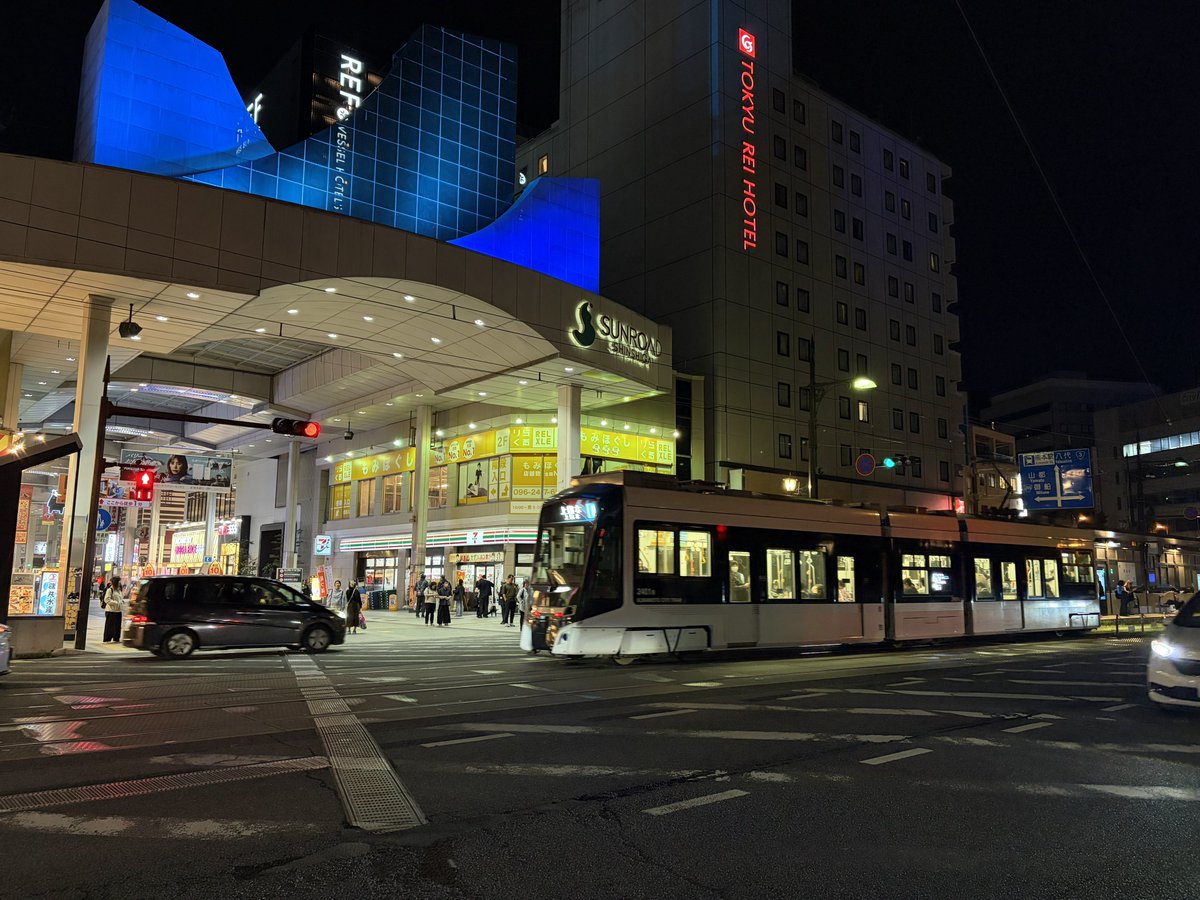 ままつこ tweet media