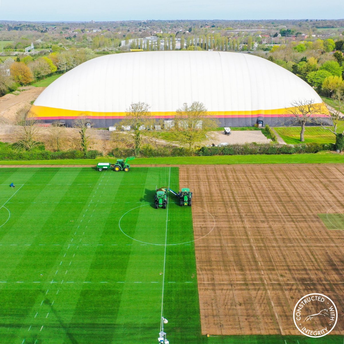 whitehorsecontr's tweet image. Renovation season has begun ⚽
 
We’re back at @WatfordFC ’s training ground, kicking off 2026 pitch renovations. Surface removal is underway, with sand spreading and verti-draining next.

🎥 Watch here: youtube.com/watch?v=oZcgSJ… 

#Football #Renovations #Constructedwithintegrity