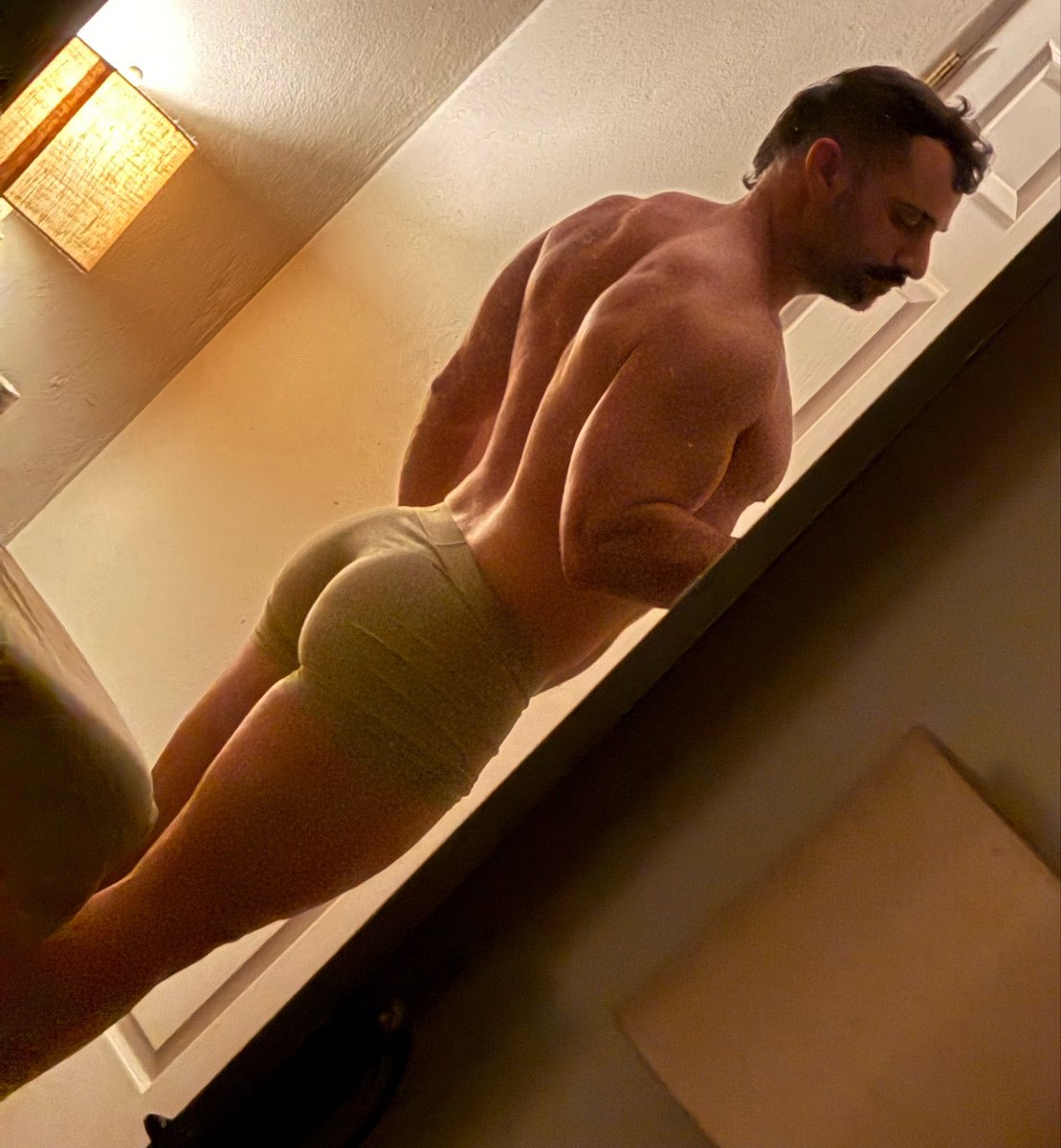 ranj789's tweet image. #tgif HAPPY Friday!! ✌🏻 🥴