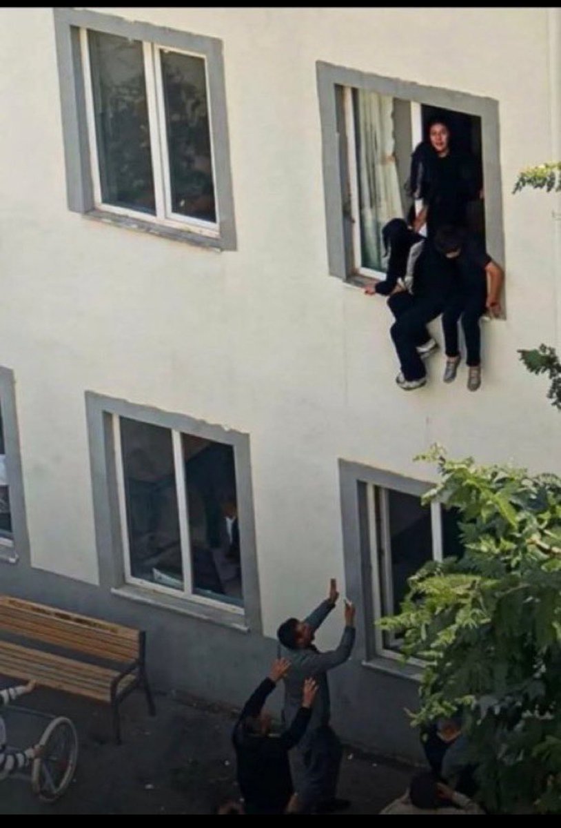 gözlerdeyalansöyler tweet media