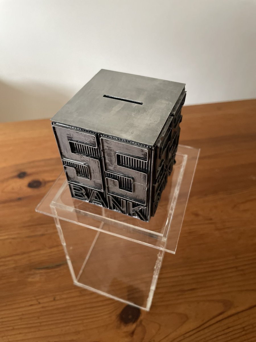 BRIGADExU_ichi's tweet image. 今年初造形『55BANKの貯金箱』
劇中で多大な印象を与えたビル看板を貯金箱に。
#AKIRA #大友克洋