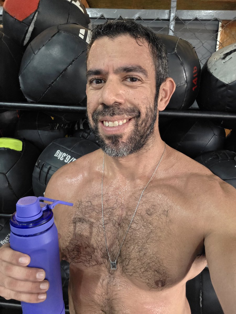 leosousandrade's tweet image. Sextou com 100 repetições de Snatch #CrossFit