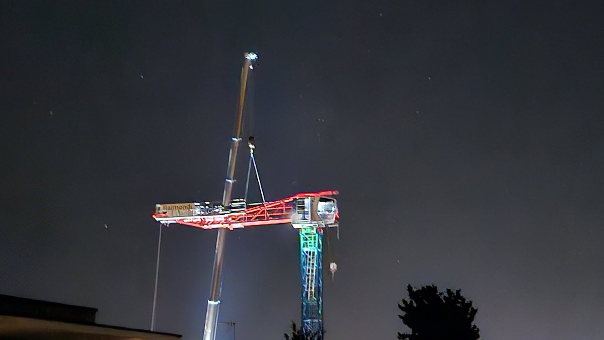 IsabelleC13's tweet image. Une ville la nuit, passion grue
(Aux premières loges, devant ma fenêtre)
#chantier #grue #cities #night #photography 
@Castelnau-le-lez 
@plaisirsdherault 
@laregionoccitanie