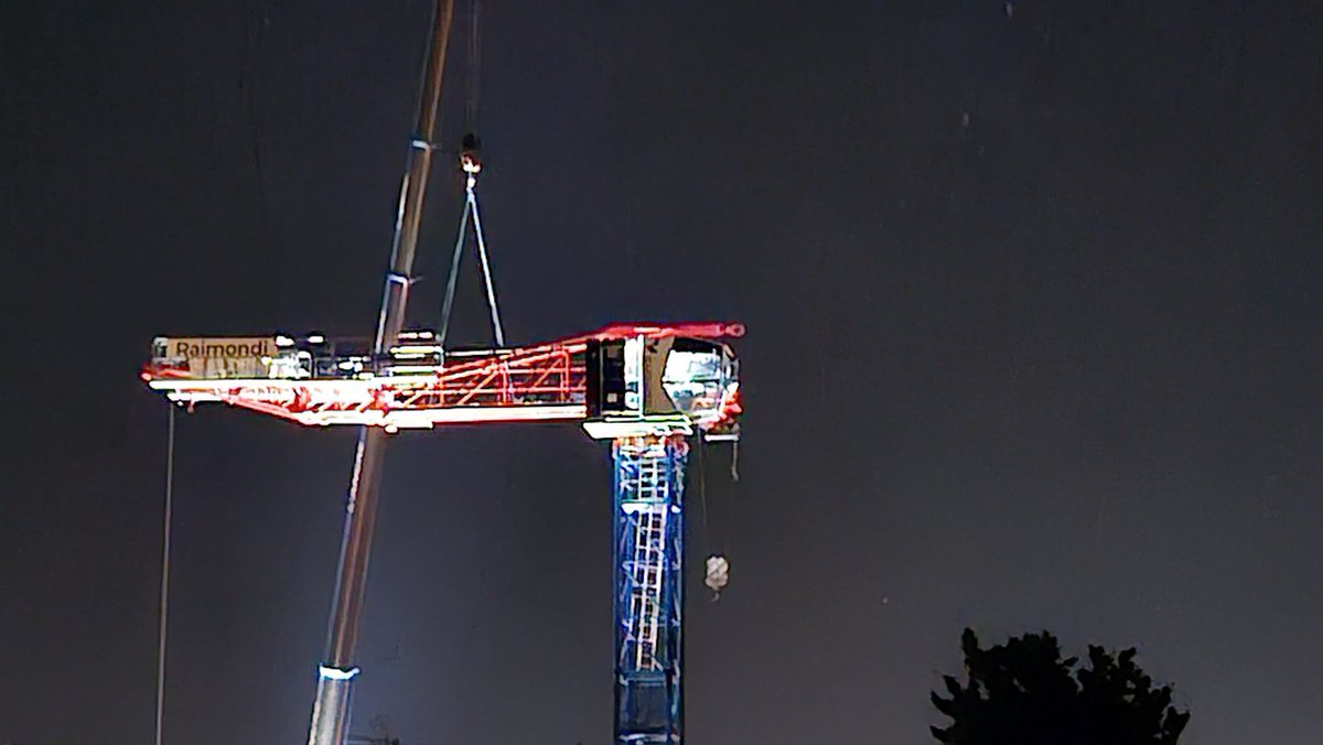 IsabelleC13's tweet image. Une ville la nuit, passion grue
(Aux premières loges, devant ma fenêtre)
#chantier #grue #cities #night #photography 
@Castelnau-le-lez 
@plaisirsdherault 
@laregionoccitanie