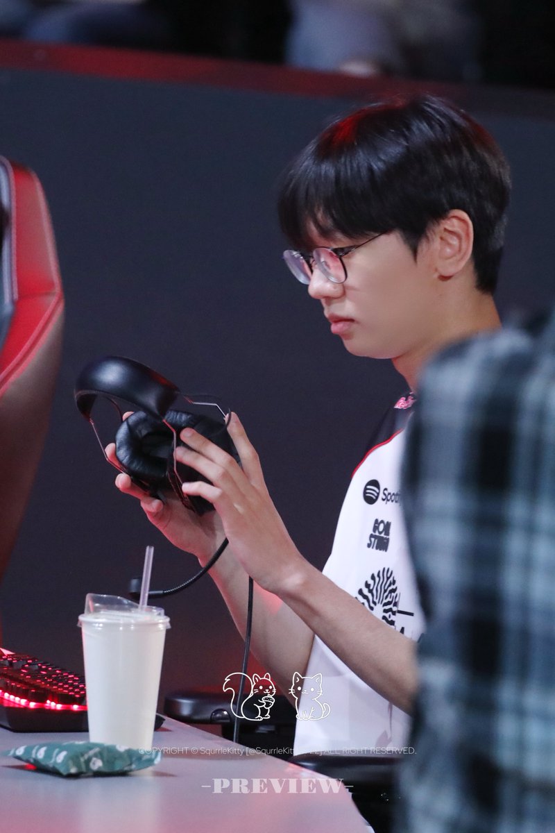 squirrlekitty's tweet photo. 260417 R1 DK vs T1
#도란 #최현준 #Doran https://t.co/UaFiDPNVfF