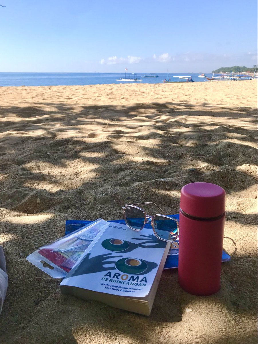 ldhamarati's tweet image. Jummah Mubarak 💙

#metime bersama buku kumpulan cerpen #alineaku Aroma Perbincangan

cerita yang selalu kembali saat kopi disajikan