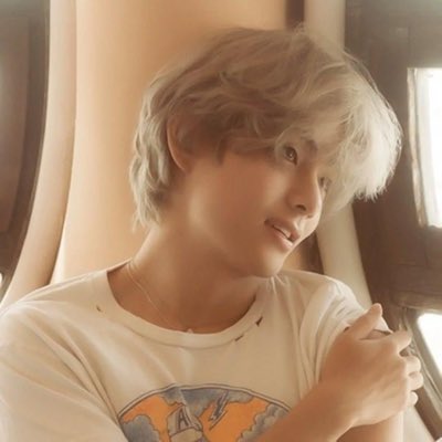 𝐄𝐯 tweet media