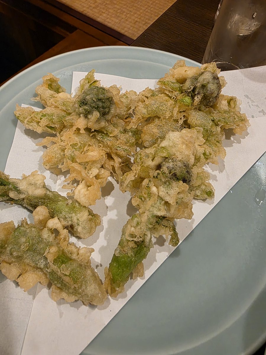 天麩羅 大黒家
📍板橋区
🍤かき揚げ丼
🌿たらの芽とふきのとう
サクサクのかき揚げに甘辛ダレが染みてうまい😋
ボリュームもしっかりあって食べ応え抜群
たらの芽とふきのとうの盛り合わせも追加🌿
ほろ苦さが春を感じさせて最高だった😁
安定の一杯✨
ごちそうさまでした🙏🏻