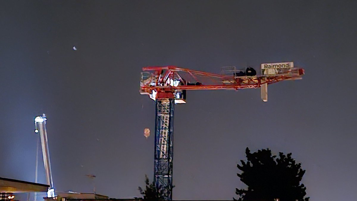 IsabelleC13's tweet image. Une ville la nuit, passion grue
(Aux premières loges, devant ma fenêtre)
#chantier #grue #cities #night #photography 
@Castelnau-le-lez 
@plaisirsdherault 
@laregionoccitanie