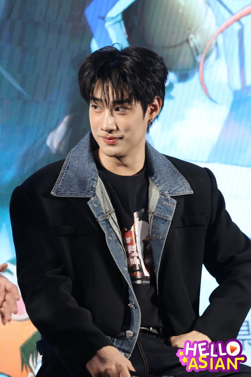 Hello Asian tweet media