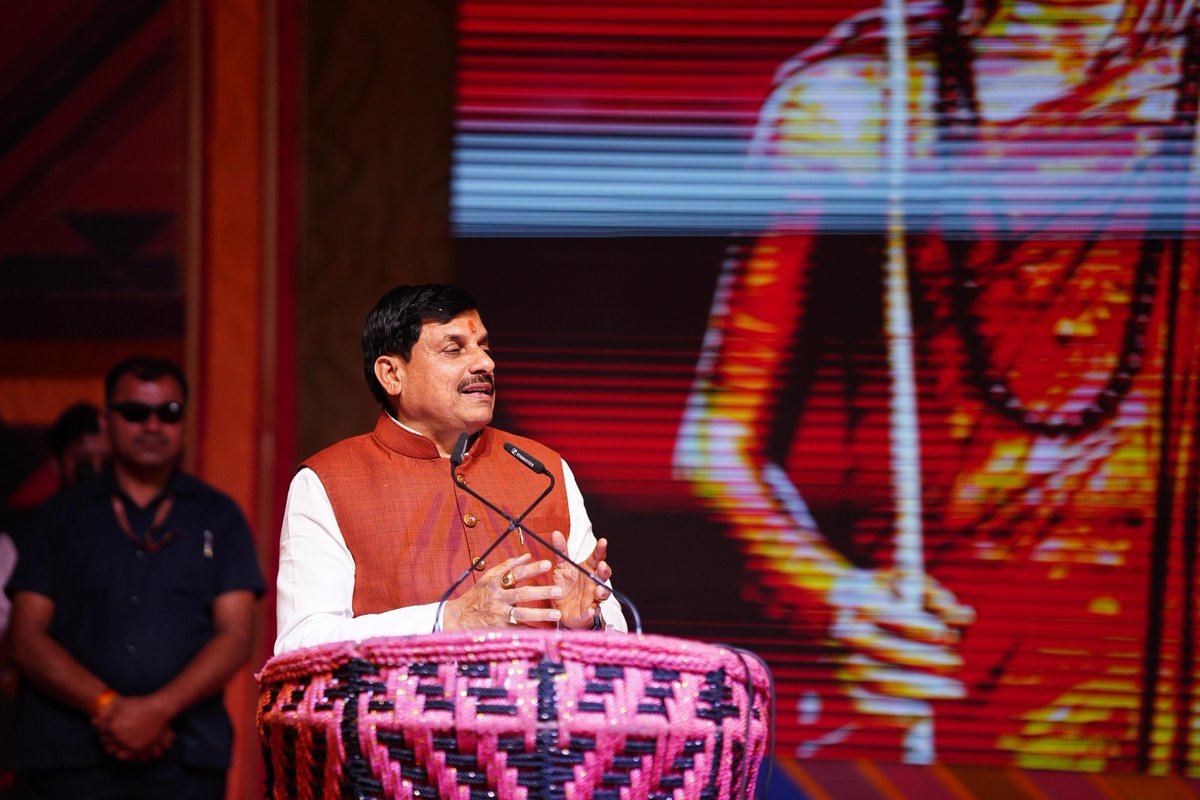 projskhandwa's tweet image. ➡️ मुख्यमंत्री डॉ.यादव ने आदि शंकराचार्य के प्रकटोत्सव एकात्म पर्व का किया शुभारंभ 

➡️ आदि शंकराचार्य का दर्शन भारतीय संस्कृति व आध्यात्मिक एकता का आधार बना- मुख्यमंत्री डॉ.यादव

Read More : facebook.com/share/p/1NUnFc…

@CMMadhyaPradesh 
@DrMohanYadav51 
@JansamparkMP 
#khandwa