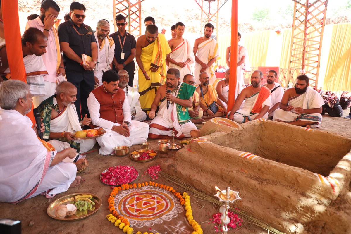 projskhandwa's tweet image. ➡️ मुख्यमंत्री डॉ.यादव ने आदि शंकराचार्य के प्रकटोत्सव एकात्म पर्व का किया शुभारंभ 

➡️ आदि शंकराचार्य का दर्शन भारतीय संस्कृति व आध्यात्मिक एकता का आधार बना- मुख्यमंत्री डॉ.यादव

Read More : facebook.com/share/p/1NUnFc…

@CMMadhyaPradesh 
@DrMohanYadav51 
@JansamparkMP 
#khandwa