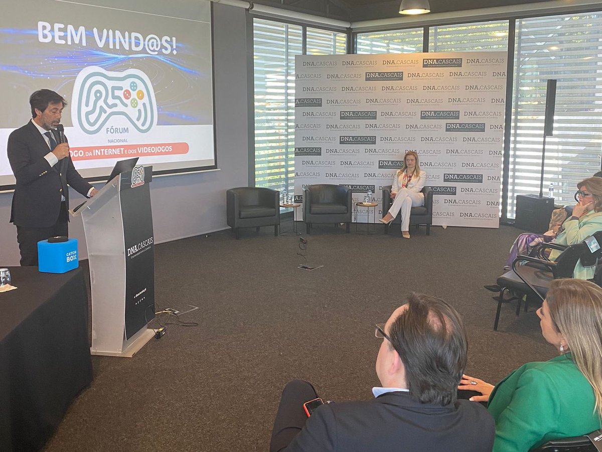DGConsumidor's tweet image. 🎮 A #DGC esteve hoje na primeira reunião do Fórum Nacional do Jogo, da Internet e dos Videojogos.

Nesta iniciativa, promovida pelo @ICAD_IP, estiveram em debate estiveram temas como o gaming, os desafios da Internet e os sinais de alerta para os problemas associados ao jogo.