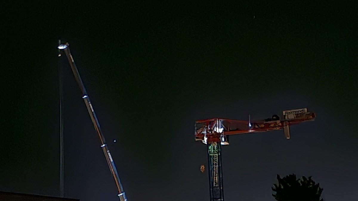 IsabelleC13's tweet image. Une ville la nuit, passion grue
(Aux premières loges, devant ma fenêtre)
#chantier #grue #cities #night #photography 
@Castelnau-le-lez 
@plaisirsdherault 
@laregionoccitanie