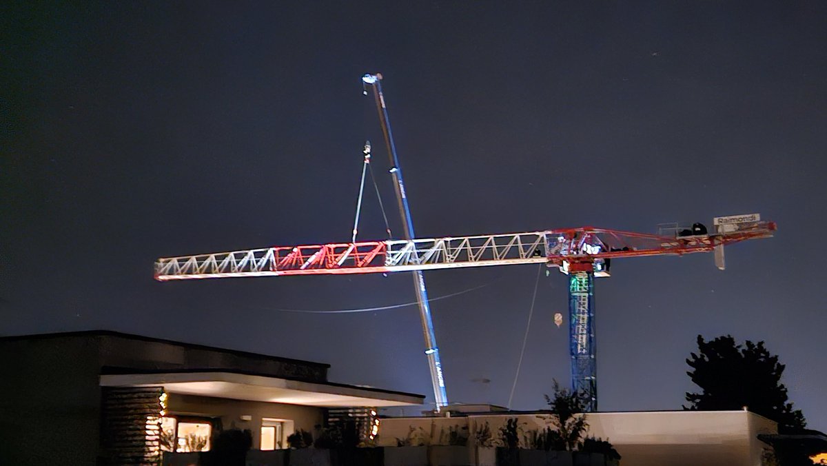 IsabelleC13's tweet image. Une ville la nuit, passion grue
(Aux premières loges, devant ma fenêtre)
#chantier #grue #cities #night #photography 
@Castelnau-le-lez 
@plaisirsdherault 
@laregionoccitanie