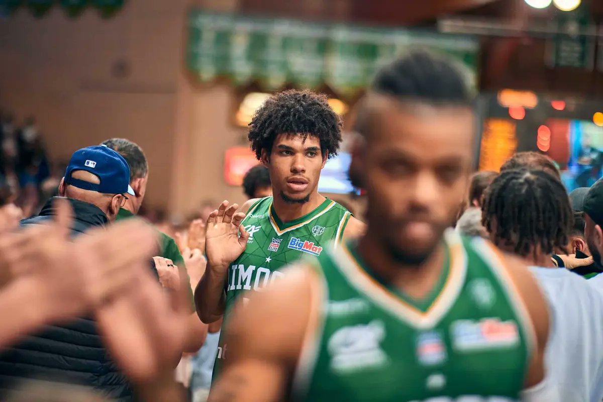 Arthur_Puy's tweet photo. 🚨 INTERVIEW DE KENNY COURSET, l'étoile montante du @limogescsp !

🟢 De retour de l'ANGT de Belgrade, il évoque ses premiers pas à Beaublanc, ses ambitions, mais aussi son attachement à la formation française.

📰 @Be_BasketFr :
→https://t.co/kwqfcHQaU7

© Quentin Berbey https://t.co/KpgeKNO32A