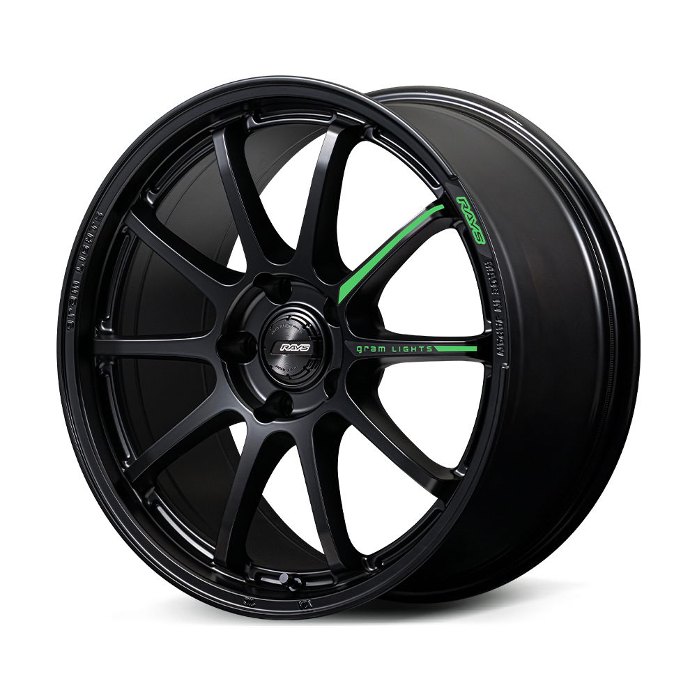 rayswheels_'s tweet photo. !!!

gramLIGHTS 57NR LIMITED II Debut !

57NRは、軽さ・剛性・強度をすべて成立させるために設計段階でほぼ完成していたホイール。
10スポ���クの中で応力を最適に流し、無駄を削ぎ落とした答えがこの形だ。
LIMITED 2でもその完成度は変えない。
加えたのは「意味のある違い」だけ。
セミグロスブラックは光を抑え、スポーク断面やC-FORMの立体を正しく見せる。
メタル調ステッカーも装��ではなく、回転時の視認性を高めるための機能。
ステッカーカラーはブルー、グリーン、レッド。勝利の瞬間や走りの衝動を象徴する色だ。
57NR LIMITED 2は特別を誇るモデルではない。
より長く、多くのシーンで使うための一手。
余計なことはしない。それがRAYSのものづくり。

製品ページはこちら
https://t.co/hVBYZ6izIw

***
#rays #rayswheels
#gramlights #57NR #57nrlimited_II #gramlights57limited_II
#madebyrays #madeinhouse #madeinjapan