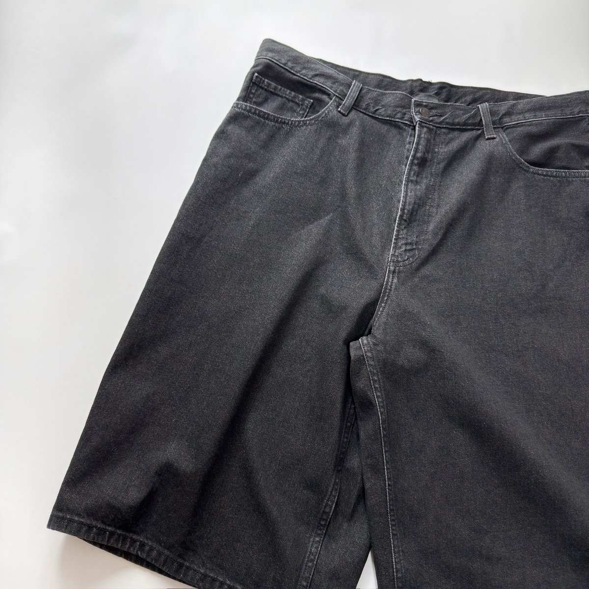 ham50865160's tweet image. 膝丈のワイドシルエットと本格的な加工感が魅力の『ジョーツ』

丈感的にちょっと難しいジョーツではありますが、うまく穿きこなせればモードにも振れる幅の広いアイテムかなと

#pr #uniqlo #ユニクロ