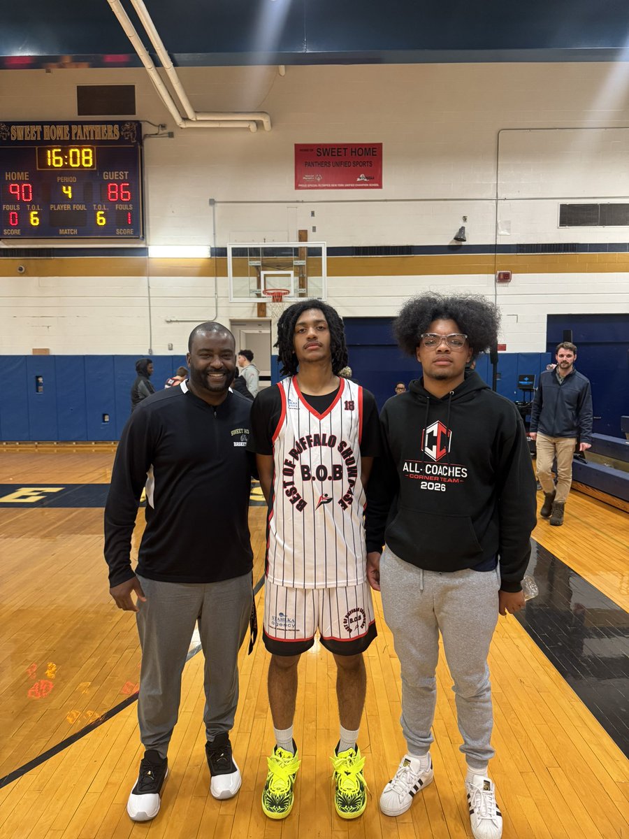 SweetHomeHoops's tweet photo. Congratulations to our guy Shaun McGrath on participating in the @BOBShowcase716.  

Also congratulations to our guy Mekaih Patterson on making 1st Team All Defense @CoachesCorner23.  
#thisiswhatwedo
@SHCSDAthletics 
@SHSCentral 
@SweetHomeCSD https://t.co/trXpo8Oilk