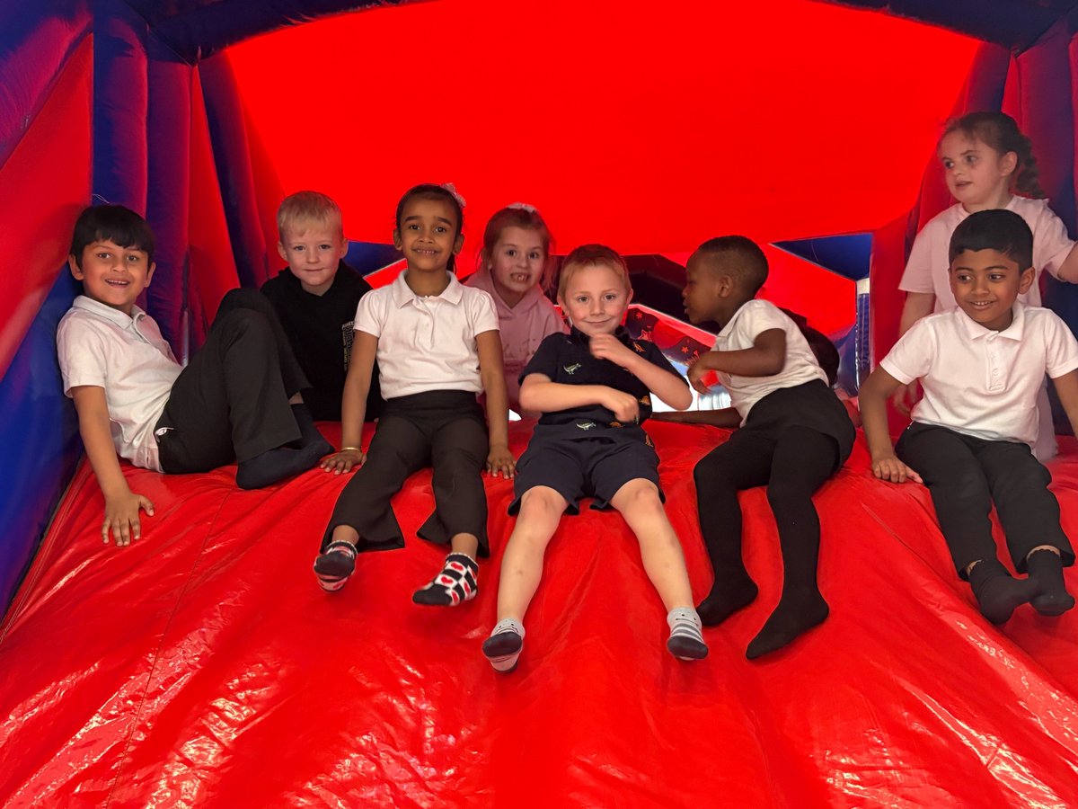 Leechapelsch's tweet image. Silkin Griffin are enjoying year 1s first inflatables reward 🤩

#weareleechapel #inflatables