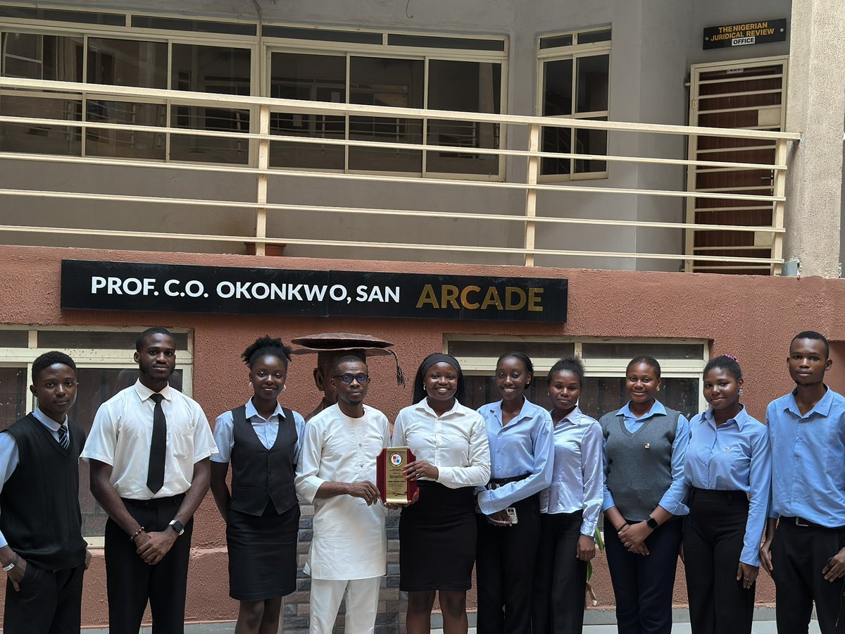 Unntaxclub's tweet photo. Yesterday, the President of the Tax Club,UNN alongside the executives of the club, paid a visit to Barr. Ikenna.

During the visit, they presented him an award of appreciation for his involvement in the past administration activities.

#taxclub#taxeducation#taxreform#unntaxclub https://t.co/1AdKEKPaFr