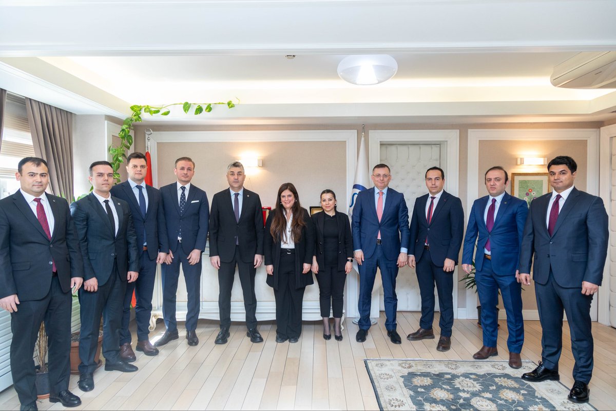 sosgumder's tweet photo. Dernek yönetim kurulu olarak, Sosyal Güvenlik Kurumu Başkan Yardımcımız Sayın Engin Akyol’u makamında ziyaret ettik.
Sosyal güvenlik müfettişliği mesleğinin geliştirilmesi ve denetim süreçlerinin iyileştirilmesine yönelik ortak görüş ve önerilerimizi Sayın Akyol ile paylaşarak Kurumumuz için son derece verimli bir görüşme gerçekleştirdik.
Sayın Başkan Yardımcımıza gösterdikleri ilgi ve misafirperverlik için teşekkür ederiz.
