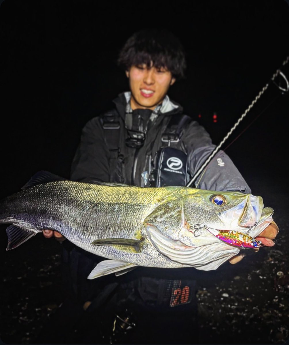 DAIJIRO0314's tweet photo. 初浜名湖シーバスはナレージで連発して2本キャッチでした!
今までやった事の無い釣り方だったからめちゃくちゃ楽しかった😊
#シーバス
#浜名湖シーバス
#bulebule https://t.co/Wo5Qd9UlUI