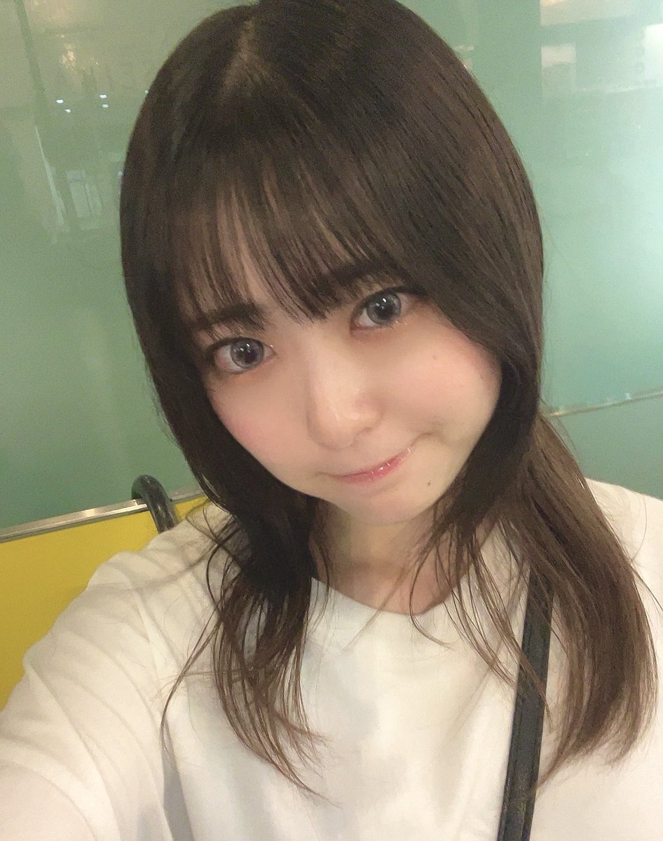tea_time410's tweet photo. 明日髪切るんだけどさ
ウルフとボブ皆んなどっち派？笑
今そこまで長くないから
ウルフって言っても襟足こんなじゃないけど笑
意見聞かせてー https://t.co/HWkkvZWOTA