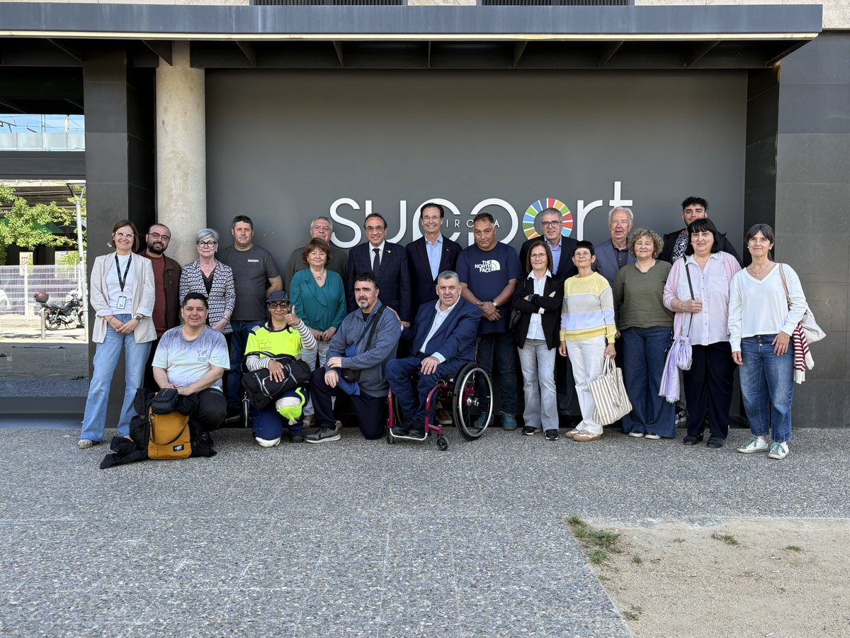 Ha sigut un plaer conèixer la Fundació Drissa, que acompanya persones amb malalties mentals. 

Gràcies als usuaris per compartir la vostra experiència i fer-ho en el format d’un programa de ràdio: una eina poderosíssima per donar esperança, esborrar estigmes i fomentar l'empatia.