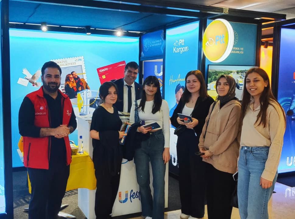 PTTKurumsal's tweet image. Ulaşım ve haberleşme dünyasının kalbi #UFEST’te atıyor!

Ulaştırma ve Altyapı Bakanlığımız tarafından Osmaniye Korkut Ata Üniversitesi’nde gerçekleştirilen festival kapsamında Ulaştırma ve Altyapı Bakan Yardımcımız Sayın @OsmanBoyraz’ı #PTT standımızda ağırlamaktan büyük