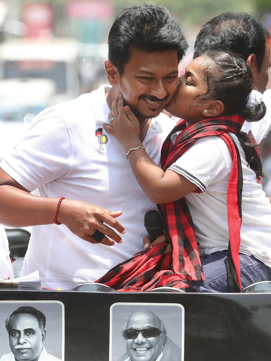 OTMadurai's tweet photo. திருப்பூரில் பிரச்சாரத்தில் ஈடுபட்ட நம் கழக இளம் தலைவர் 🖤❤️
#oraethalaivanmadurai
#dmk
#dmk4tn
#VoteForDMK https://t.co/j9C8Kp6yIV